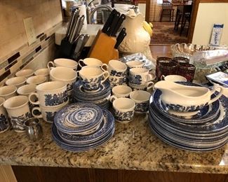 Various sets of Churchhill Blue Willow plates, bowls, mugs, serving pieces