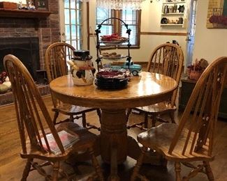 Oak Dining table with 4 chairs-1 additional leaf