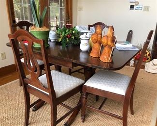 Duncan Phyfe drop leaf table with 4 chairs