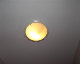 Ceiling light fixture