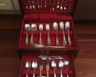 W.M. ROGERS SILVERPLATE SET  "APRIL"