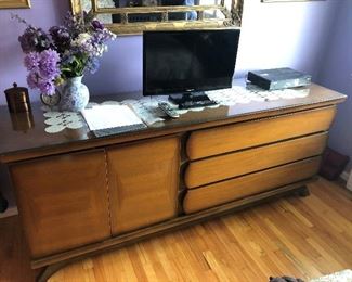 Mid-Century Modern five piece bedroom set