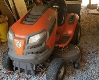 Husqvarna Riding Lawn Mower YTH22V46  W/209 Hours