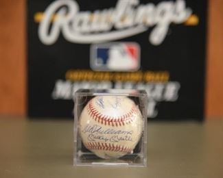 Original eleven 500 home run kings baseball signed by Ted Williams, Mickey Mantle, Hank Aaron, Willy Mays, Ernie Banks, Reggie Jackson, Mike Schmidt, Willy McCovey, Eddie Mathews, Harmon Killebrew, and Frank Robinson with authenticity.