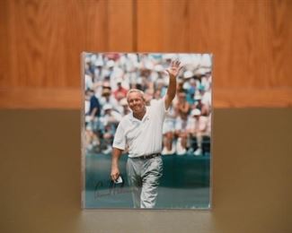 Arnold Palmer signed photo with authenticity. 