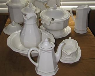 Pfaltzgraff (tons). Over 60 pieces with many serving pieces