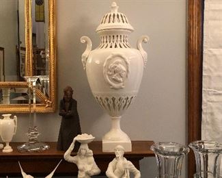 Porcelain Covered Urns, Par