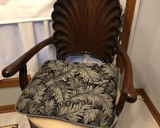 Shell Back Chairs - 4 with Glass Top Pedestal Table