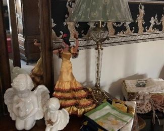 Figurines
