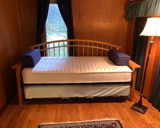 Daybed with Pull Out Twin Size mattress