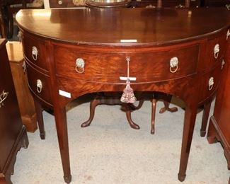 Beacon Hill Demi-Lune Server