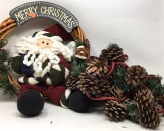 14" Wicker Wreath with Santa Claus and