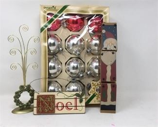 Assorted ornaments along with 2 hanging
