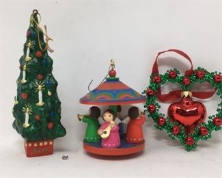 3 small decorative ornaments