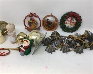 Miscellaneous Christmas ornaments and small