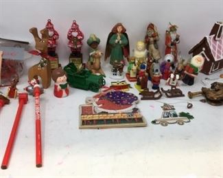 Miscellaneous ornaments and small figurines