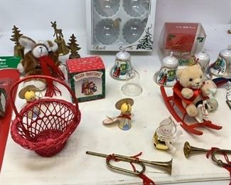 Christmas ornaments; 21pieces, 3 bells, 1 red