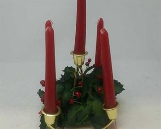 1 Holly Berry centerpiece with 5 red candles