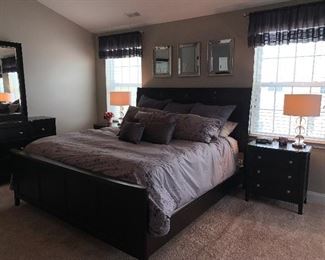 King size bedroom set and lamps 