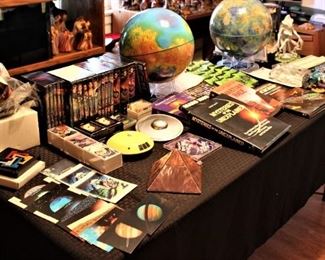 Alien Collectible and Mars and Venus Globes