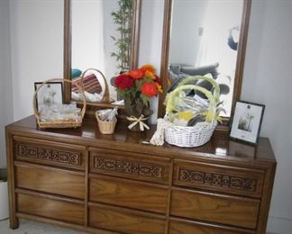 Bassett Chest w/Mirror
