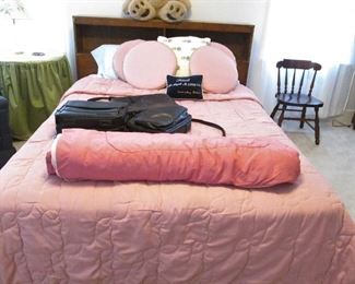Champaigner Bed by Dixie