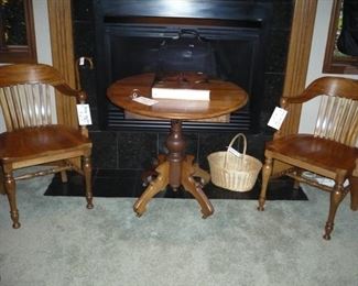 Vintage Jury /Courtroom Chairs in Excellent Condition & Vintage Round Drop Leaf Table