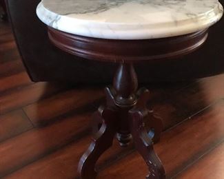 Pair of end tables 