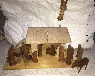 Exceptional hand carved Nativity set 
Complete with 15 pcs plus manger. Tiroler Innsbruck