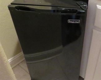 Magic Chef mini refrigerator