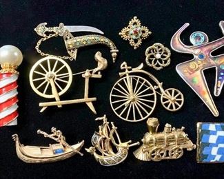Pins Aplenty https://ctbids.com/#!/description/share/271279