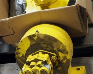 Cougar NHD Hydraulic Vibrators Model # NHD-105, Qty 2, 1 Is New In Box