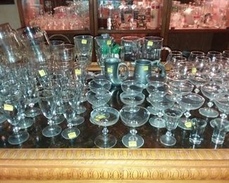 HUNDREDS OF BARWARE GLASSES IN EVERY STYLE !