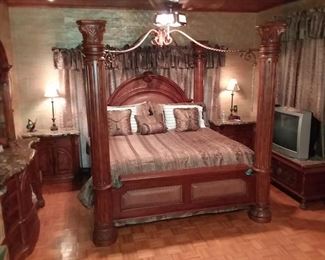 THIS IS ONE OF THE MOST AMAZING BEDROOM SUITES WE HAVE EVER HAD TO OFFER. OWNERS PUT OVER *12,000.00 IN THE MASSIVE MICHAEL AMINI DESIGNER SUITE. TAKE A LOOK AT ALL THE PICS!! WOW!!