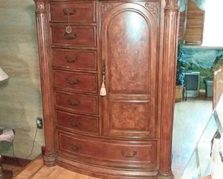 YET ANOTHER HUGE WARDROBE!