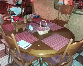 DINING TABLE WITH PRESSED BACK CHAIRS