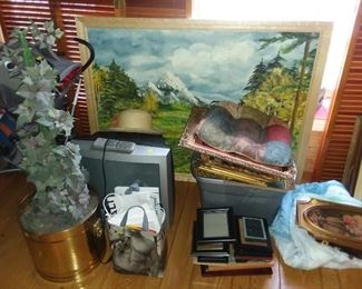 PAINTINGS, OLD TV FOR RETRO GAMING, FRAMES SHARK BABY STROLLER