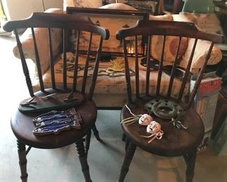 PAIR OF WOODEN SIDE CHAIRS