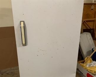 #69 signature 2000 16 cu manuel defrost up right freezer   $ 45.00