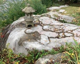 #87 pagota building statue   $ 120.00