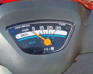 Honda Elite  E 49 cc red scooter (761 miles)