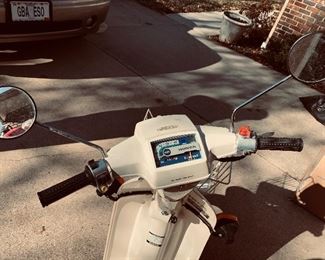 Honda Spree 49cc white scooter (2410 miles)