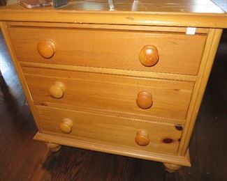 Pine 3 Drawer Chest - End Table
Ethan Allen