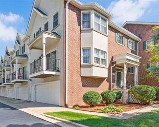 La Grange Townhome - located in downtown la Grange