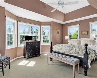 Black Queen Quincy Bed
