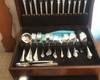 Oneida Silverware Set