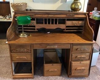 Oak roll top office desk, small brass desk lamp, 2 baskets, 2 curtain rods & a brass spittoon