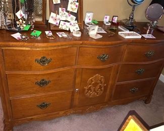 Oak dresser w/ separate mirror. Several pieces of costume jewelry,  jewelry sets & makeup mirrors. 