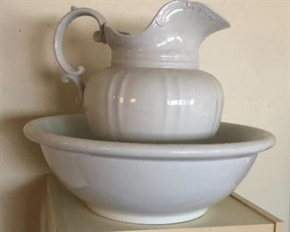 Cream bowl and pitcher