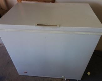 appliances frigidaire chest freezer